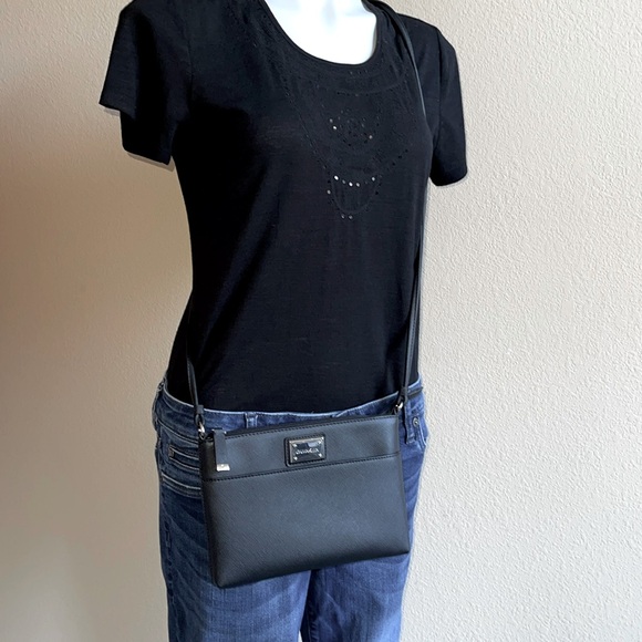 Calvin Klein - Picture 2 of 8